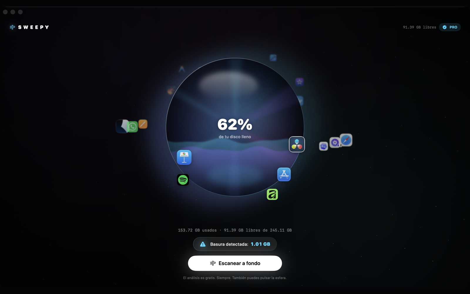 Panel principal de Sweepy: la esfera aurora muestra que el 62 % del disco está libre, con iconos de apps orbitando alrededor.