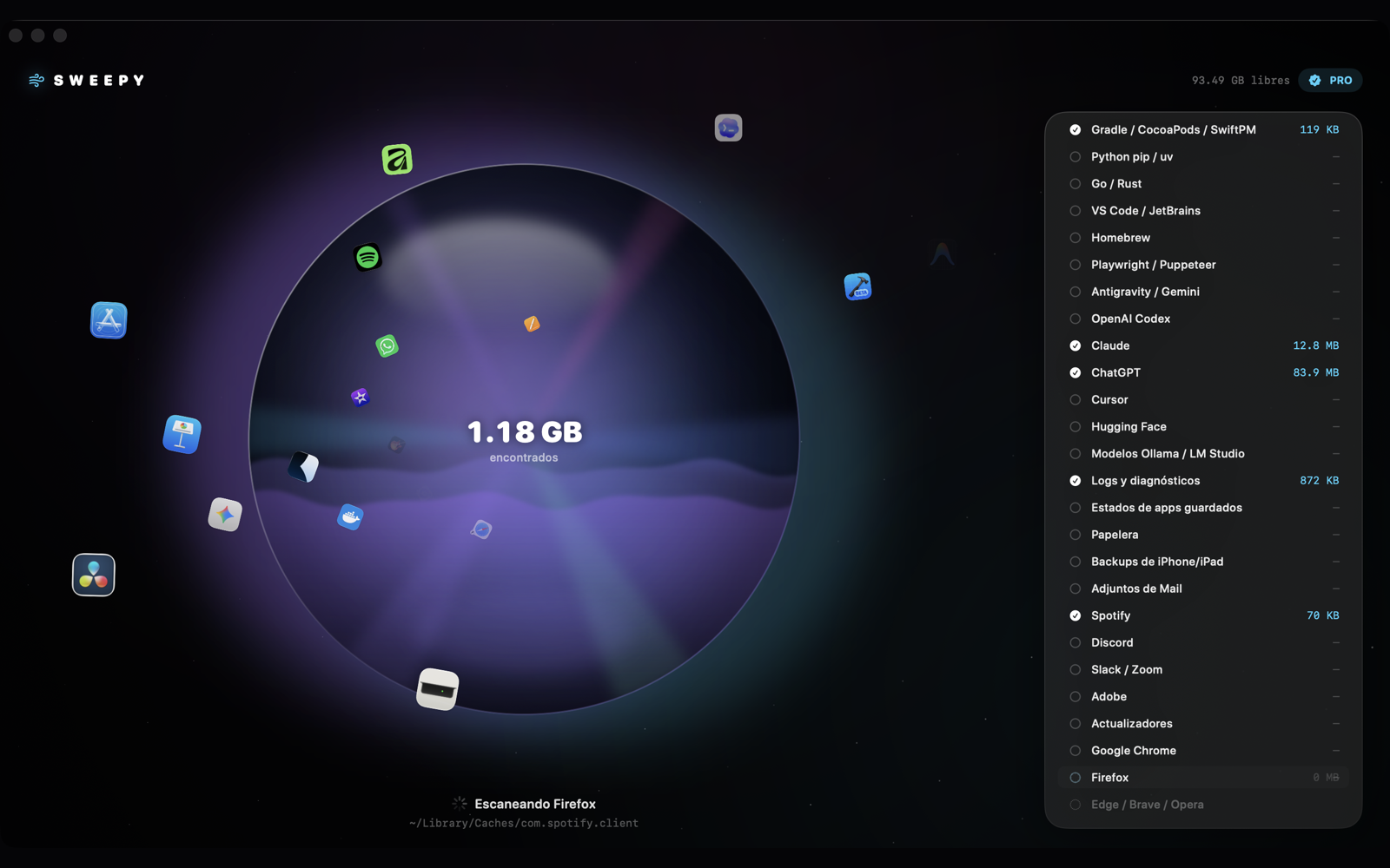 Escaneo en marcha: la esfera absorbe los iconos mientras la lista lateral suma 1,18 GB de basura detectada por categoría.